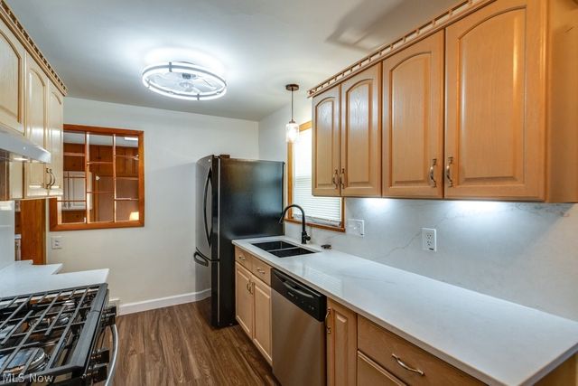 2031 W Pleasant Valley Road, Parma, OH 44134