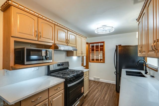 2031 W Pleasant Valley Road, Parma, OH 44134