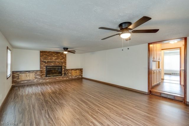 2031 W Pleasant Valley Road, Parma, OH 44134