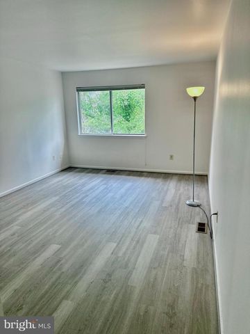 102 TEAL CT, East Windsor, NJ 08520