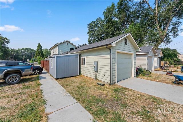 1325 Albany St, Caldwell, ID 83605