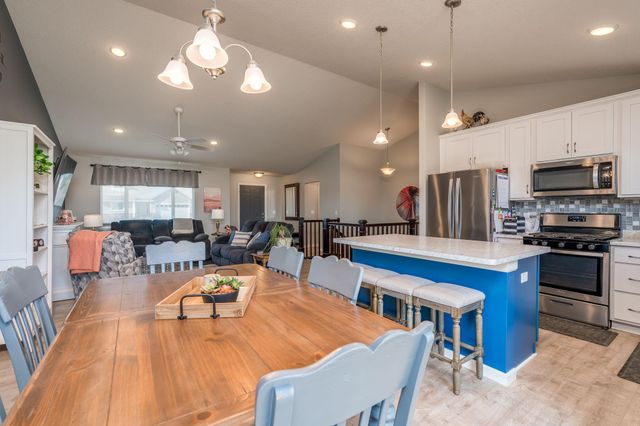 1000 Mulberry Avenue NE, Montgomery, MN 56069