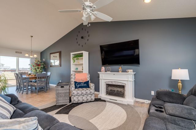 1000 Mulberry Avenue NE, Montgomery, MN 56069