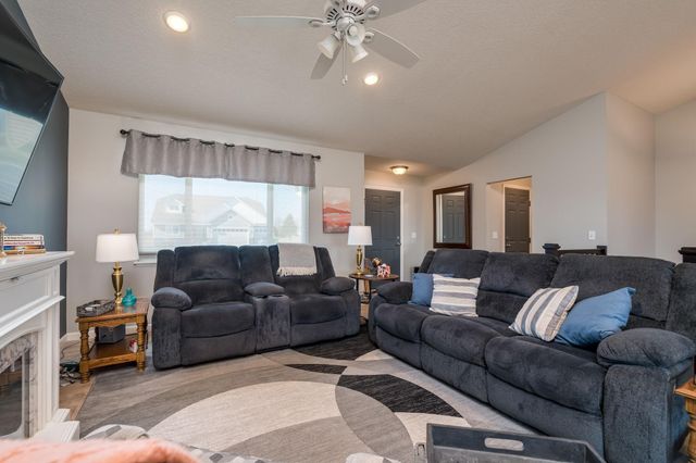 1000 Mulberry Avenue NE, Montgomery, MN 56069