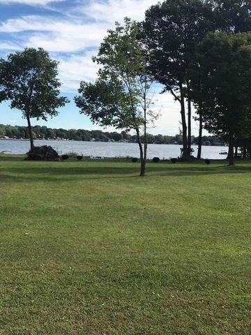 7395 E Hudson Pointe Lane, New Carlisle, IN 46552