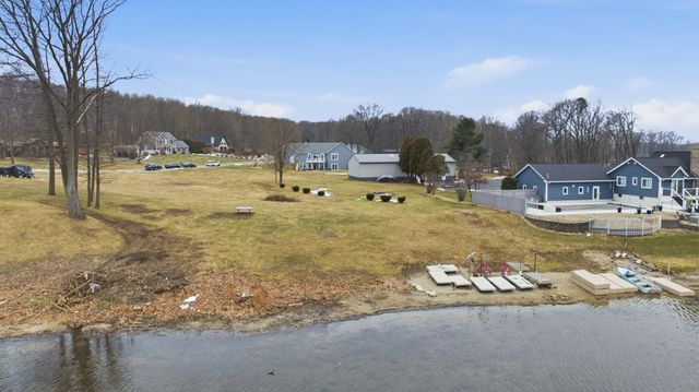 7395 E Hudson Pointe Lane, New Carlisle, IN 46552