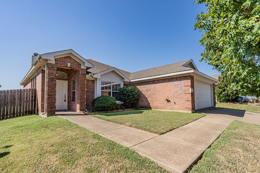 3929 Winter Springs Drive, Fort Worth, TX 76123