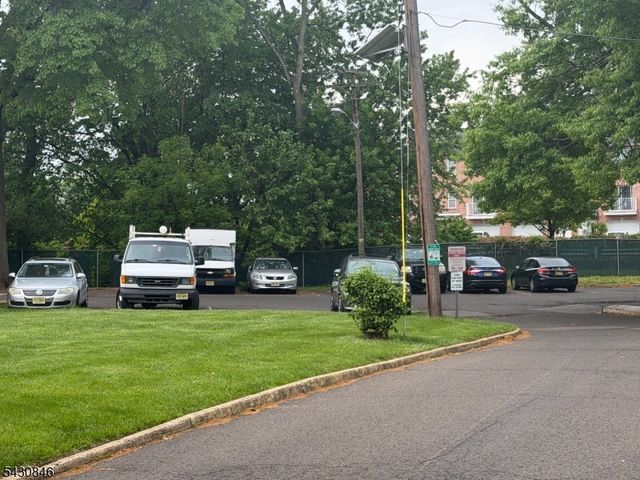 16 Carolyn Ter, Roselle Boro, NJ 07203