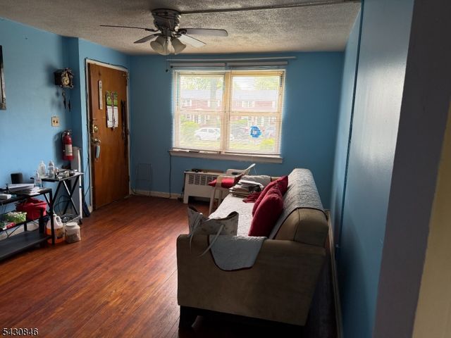 16 Carolyn Ter, Roselle Boro, NJ 07203