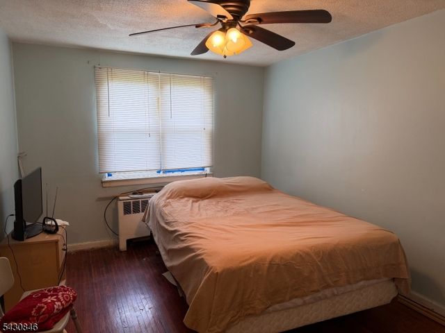16 Carolyn Ter, Roselle Boro, NJ 07203