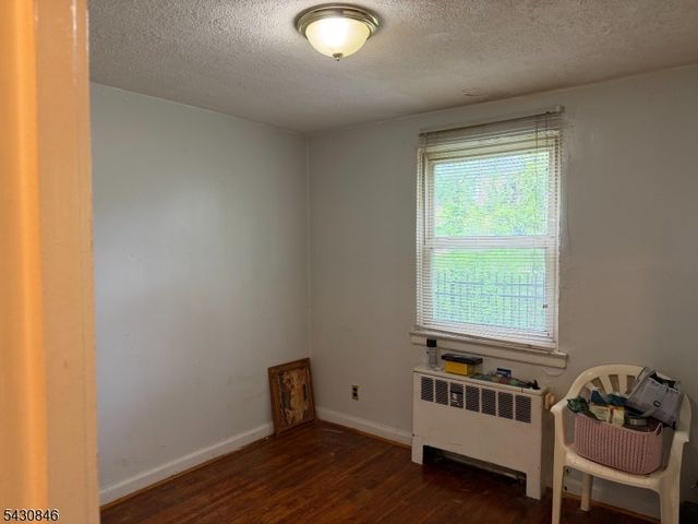 16 Carolyn Ter, Roselle Boro, NJ 07203