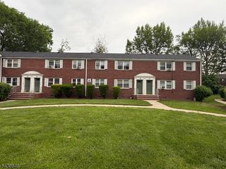 16 Carolyn Ter, Roselle Boro, NJ 07203