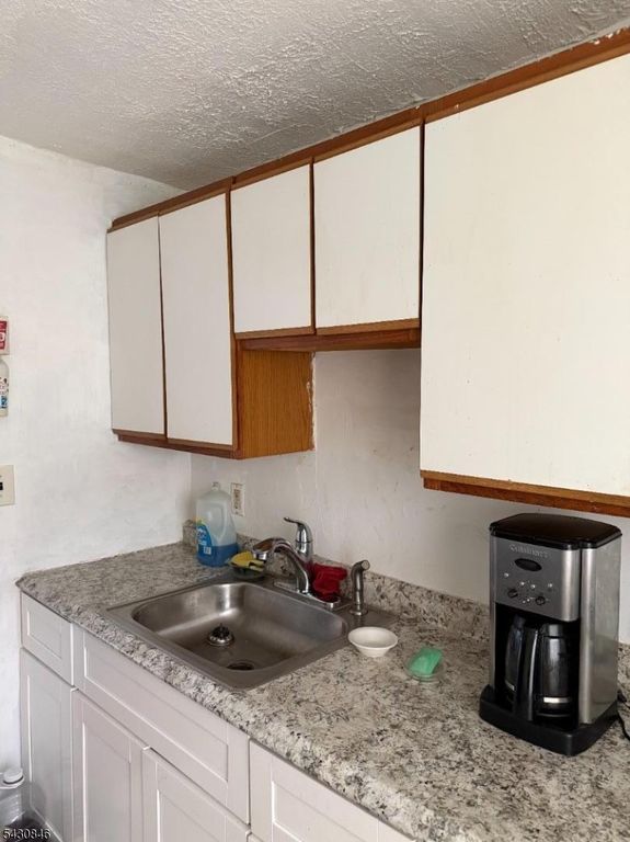 16 Carolyn Ter, Roselle Boro, NJ 07203 — photo 4