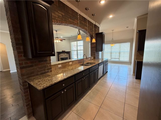 709 SW Barn Valley Road, Bentonville, AR 72712