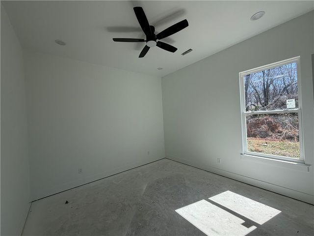 709 SW Barn Valley Road, Bentonville, AR 72712