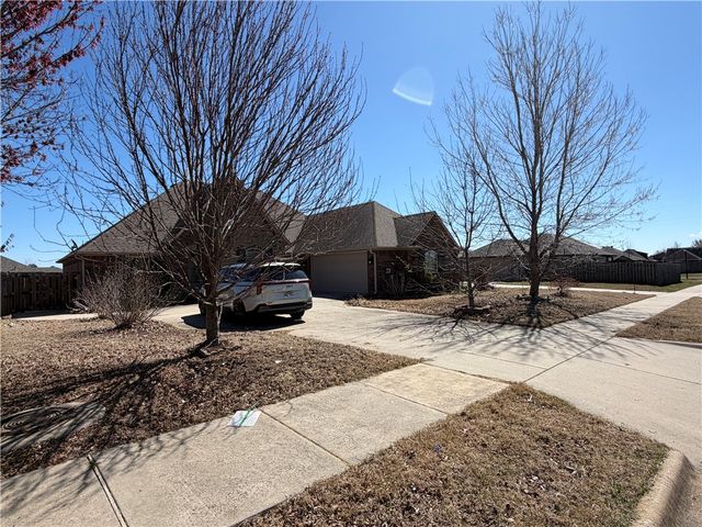 709 SW Barn Valley Road, Bentonville, AR 72712