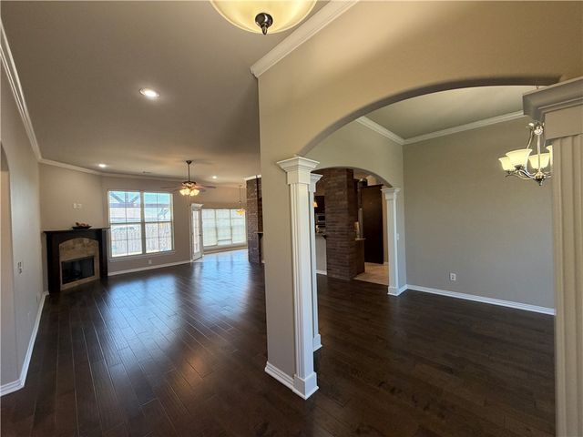 709 SW Barn Valley Road, Bentonville, AR 72712