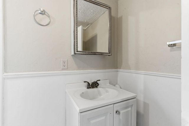 1203 W Mount Vernon Street, Springfield, MO 65806