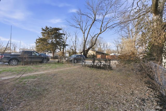 1203 W Mount Vernon Street, Springfield, MO 65806