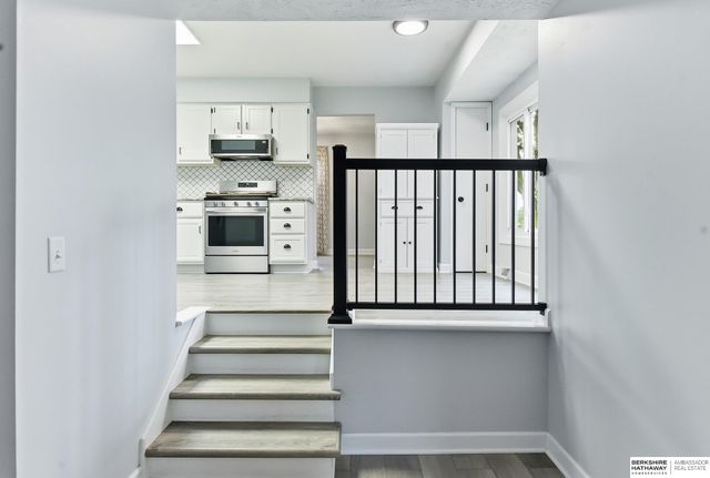 906 Brenton Avenue, Bellevue, NE 68005