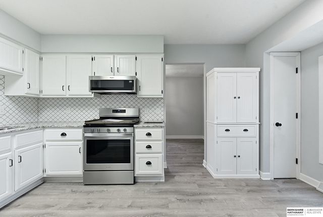 906 Brenton Avenue, Bellevue, NE 68005