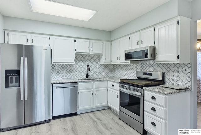 906 Brenton Avenue, Bellevue, NE 68005