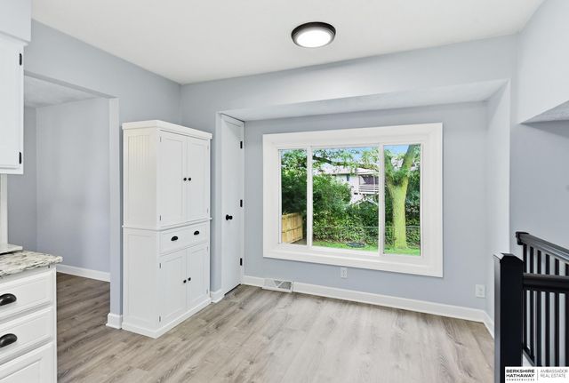 906 Brenton Avenue, Bellevue, NE 68005