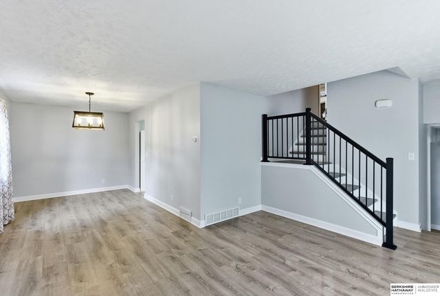 906 Brenton Avenue, Bellevue, NE 68005
