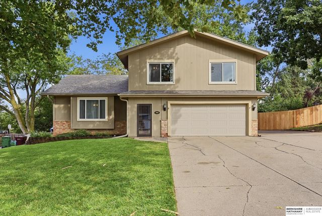906 Brenton Avenue, Bellevue, NE 68005