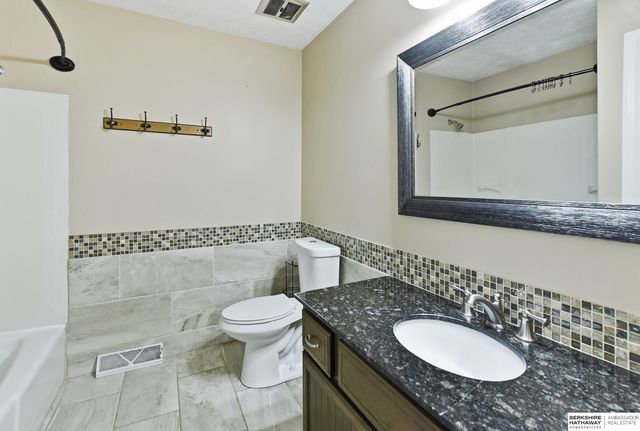 906 Brenton Avenue, Bellevue, NE 68005