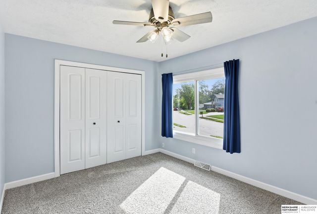 906 Brenton Avenue, Bellevue, NE 68005