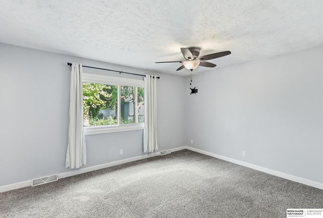 906 Brenton Avenue, Bellevue, NE 68005