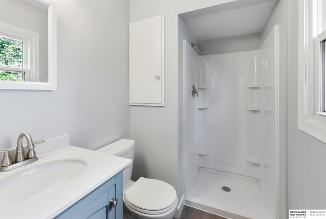 906 Brenton Avenue, Bellevue, NE 68005