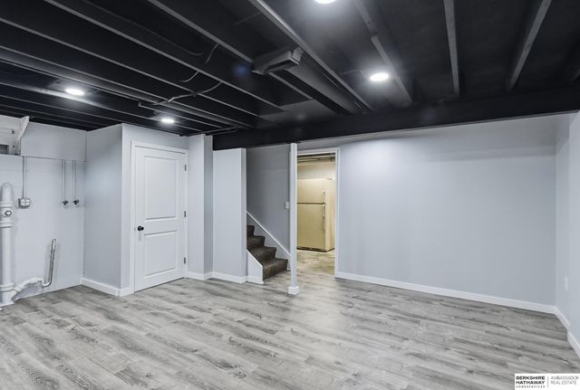 906 Brenton Avenue, Bellevue, NE 68005
