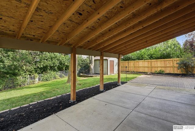 906 Brenton Avenue, Bellevue, NE 68005