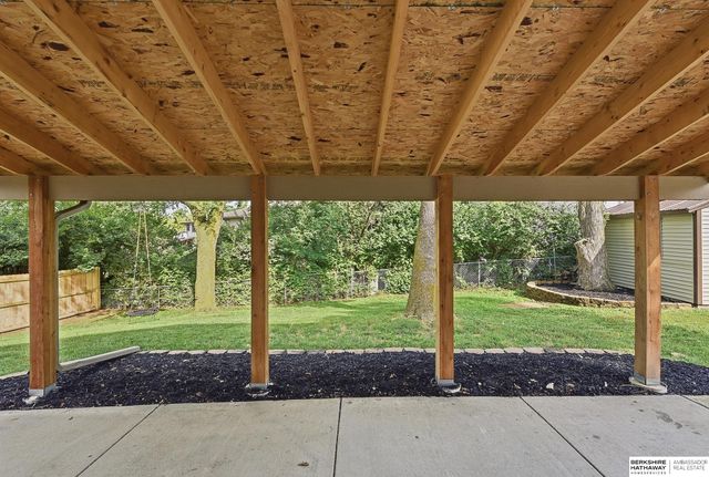 906 Brenton Avenue, Bellevue, NE 68005
