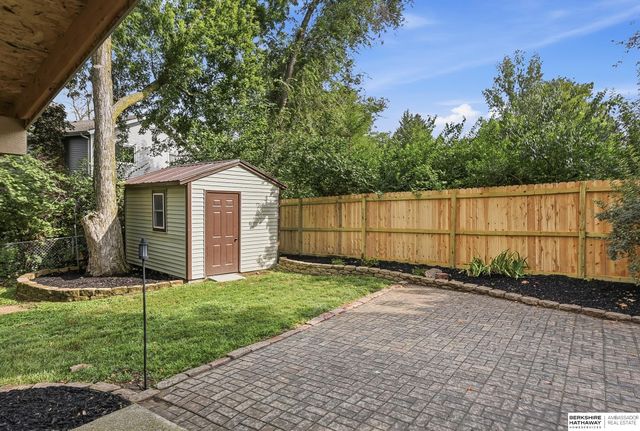 906 Brenton Avenue, Bellevue, NE 68005