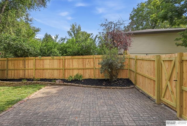 906 Brenton Avenue, Bellevue, NE 68005