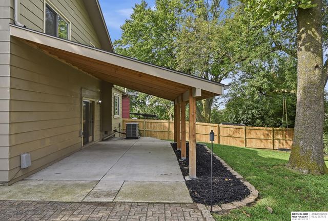 906 Brenton Avenue, Bellevue, NE 68005