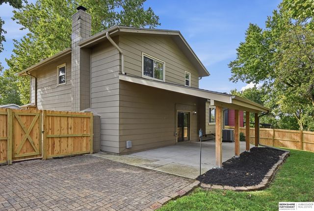 906 Brenton Avenue, Bellevue, NE 68005