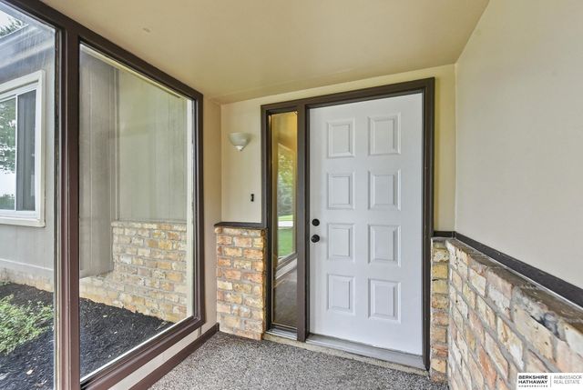 906 Brenton Avenue, Bellevue, NE 68005