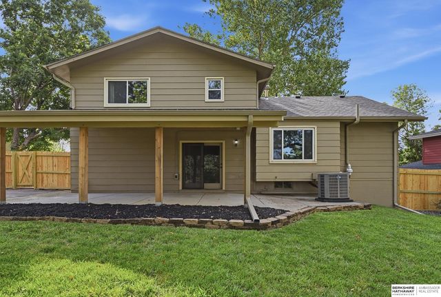 906 Brenton Avenue, Bellevue, NE 68005