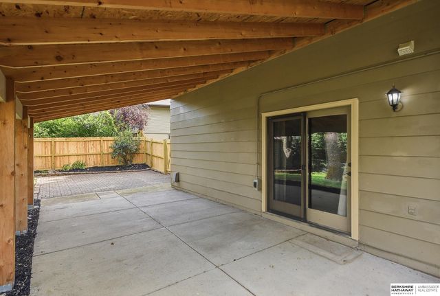 906 Brenton Avenue, Bellevue, NE 68005