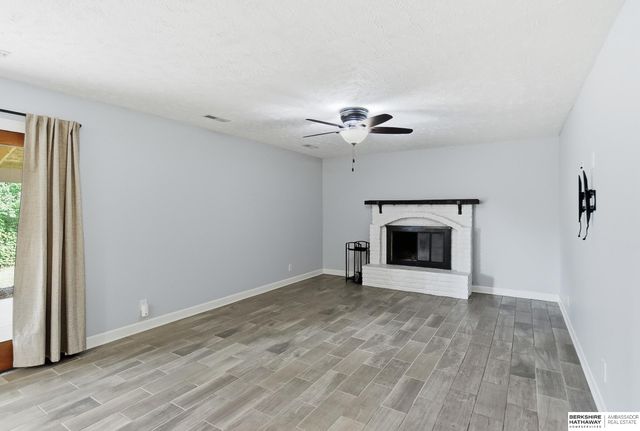 906 Brenton Avenue, Bellevue, NE 68005