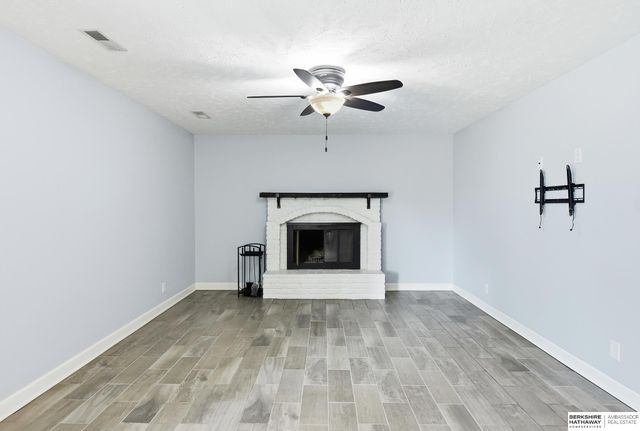 906 Brenton Avenue, Bellevue, NE 68005
