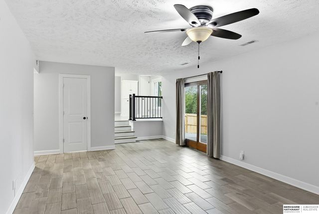 906 Brenton Avenue, Bellevue, NE 68005