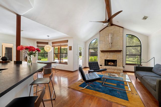 105 N Laurelwood DR, Austin, TX 78733