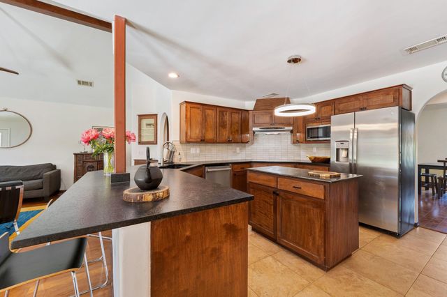 105 N Laurelwood DR, Austin, TX 78733