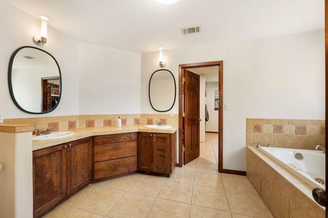 105 N Laurelwood DR, Austin, TX 78733