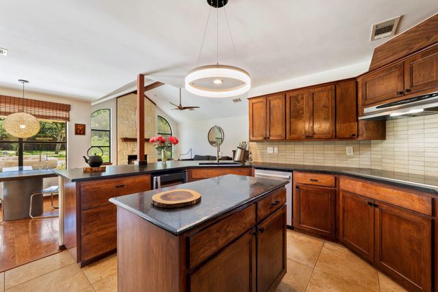 105 N Laurelwood DR, Austin, TX 78733